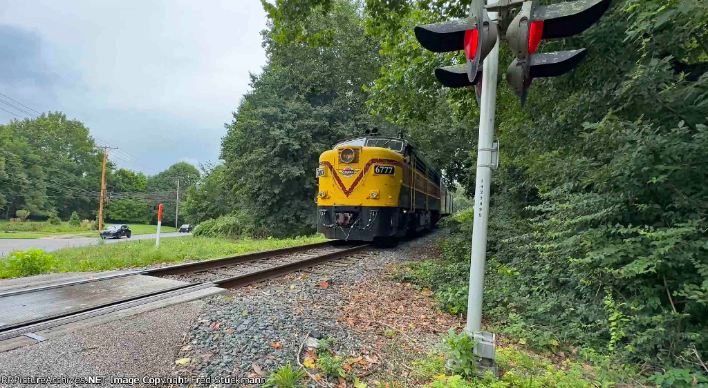 CVSR 6777 clears the crossing.